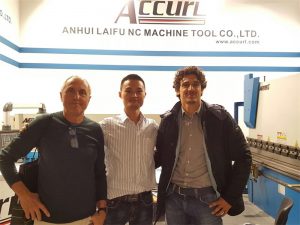 Madžarski odjemalci obiščejo razstavo