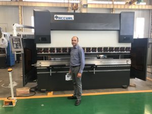 Iran Client Testing Machine v naši tovarni 1