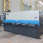 hidravlični pločevinasti giljotinski rezalni stroj cnc striženje za kovinsko ploščo, stroj za striženje kovin